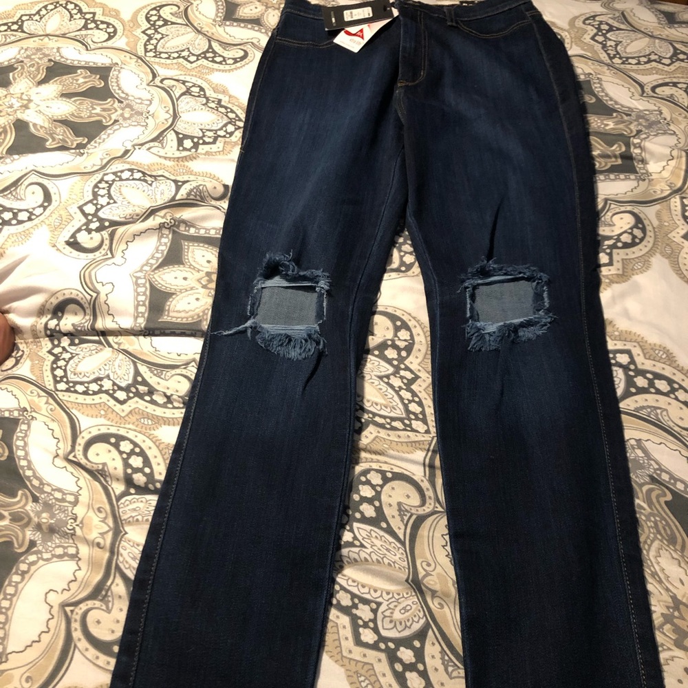 Distressed Blue Jeans 💙